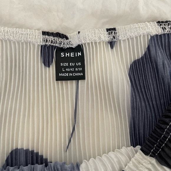 Graphic Print Skirt - Picture 3 of 4